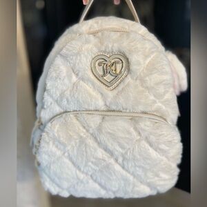 🩷🩷NWT-JUICY COUTURE “LETS GET COZY” FAUX FUR SUPER SOFT BACKPACK🩷🩷